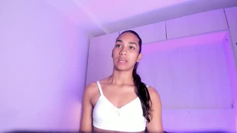 anaacollins_ online show from March 6, 12:33 pm