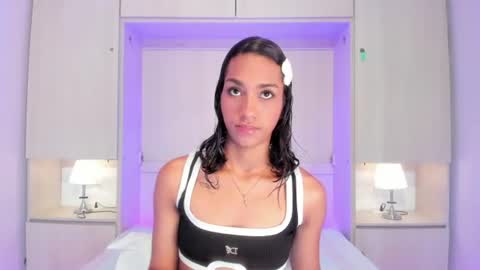 anaacollins_ online show from July 14, 11:59 am