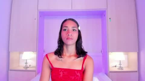 anaacollins_ online show from July 23, 12:02 pm