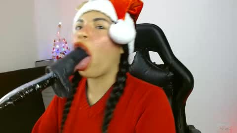 Snapshot of anabel693 chatting on December 10, 7:26 am anabel alice gandara online show from December 10, 7:26 am