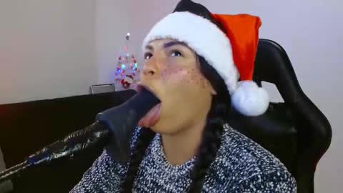 Snapshot of anabel693 chatting on December 12, 7:41 am anabel alice gandara online show from December 12, 7:41 am