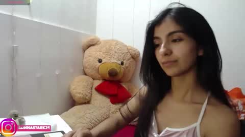 Snapshot of anahibrowns95 chatting on October 25, 3:36 am Anahi Browns online show from October 25, 3:36 am
