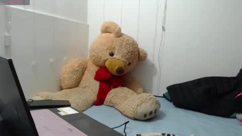 Anahi Browns online show from December 4, 11:27 pm