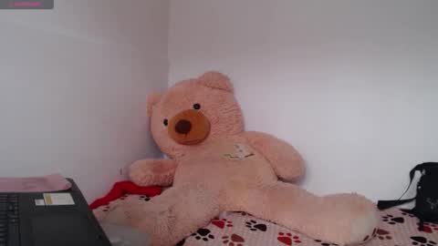 Anahi Browns online show from March 25, 7:17 pm