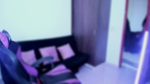 Snapshot of anakiss1 chatting on December 13, 11:06 pm help me to get 100 thumps up online show from December 13, 11:06 pm