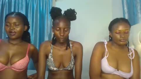 Snapshot of analeia_ chatting on February 10, 6:45 pm Analeia online show from February 10, 6:45 pm