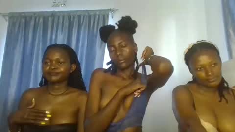 Snapshot of analeia_ chatting on February 9, 1:46 pm Analeia online show from February 9, 1:46 pm
