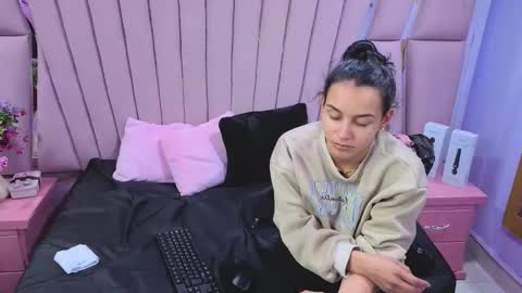 AbbyAndAntonela online show from February 17, 12:59 pm