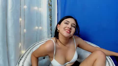 Snapshot of analia18_ chatting on February 27, 3:15 pm analia18 online show from February 27, 3:15 pm