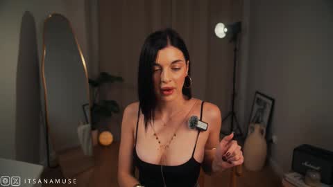 Ana online show from October 19, 8:44 pm