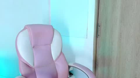 Snapshot of anastaciablake chatting on February 9, 8:13 pm Anastacia online show from February 9, 8:13 pm