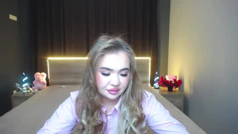 anastacyyellig online show from February 12, 9:05 pm