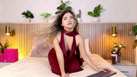 Mia online show from June 5, 12:22 pm