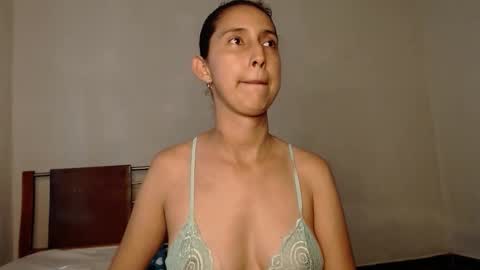 A l e online show from March 17, 7:29 pm