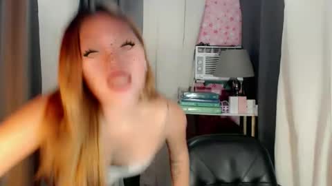 andrea06121998 online show from June 9, 4:50 pm