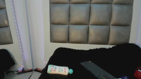 Snapshot of andrea_brunette_ chatting on September 14, 12:25 pm andrea_brunette_ online show from September 14, 12:25 pm