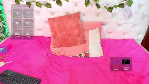 Snapshot of andrea_williams24 chatting on March 12, 7:14 pm Naomi Andrea Daviss online show from March 12, 7:14 pm