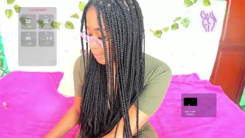 Snapshot of andrea_williams24 chatting on February 23, 11:54 pm Naomi Andrea Daviss online show from February 23, 11:54 pm