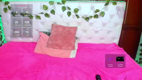 Snapshot of andrea_williams24 chatting on January 10, 12:04 pm Naomi Andrea Daviss online show from January 10, 12:04 pm