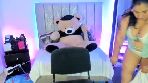 andreaakinky online show from November 19, 8:47 am