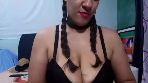 Snapshot of andreabigboobs23 chatting on September 21, 10:30 pm Andrea online show from September 21, 10:30 pm