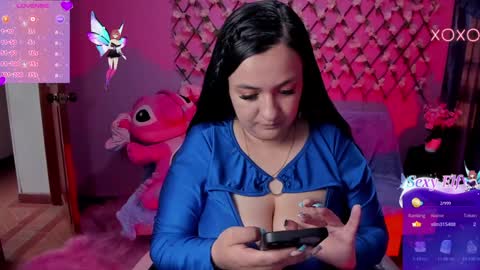 Snapshot of andreacohenz chatting on February 4, 8:17 pm andrea online show from February 4, 8:17 pm