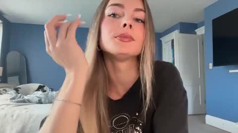 Snapshot of andreaelizabethxo chatting on September 18, 3:43 pm Andrea Elizabeth online show from September 18, 3:43 pm