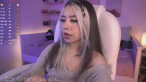 Victoria Senz  online show from November 10, 9:32 pm