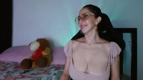 Snapshot of angel_blackhot chatting on October 14, 11:29 pm angel blackhot online show from October 14, 11:29 pm