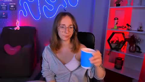 angel_hip online show from August 9, 3:23 am