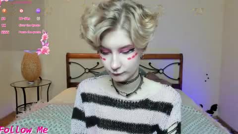 Snapshot of angel_julles chatting on October 31, 2:13 am Angel Dust online show from October 31, 2:13 am