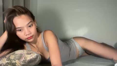 angel_petite07 online show from April 6, 6:03 am