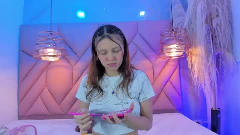 Snapshot of angelaa_cute chatting on February 24, 12:46 pm ANGELA online show from February 24, 12:46 pm