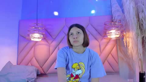 Snapshot of angelaa_cute chatting on March 4, 12:01 pm ANGELA online show from March 4, 12:01 pm