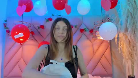 Snapshot of angelaa_cute chatting on February 15, 12:43 pm ANGELA online show from February 15, 12:43 pm