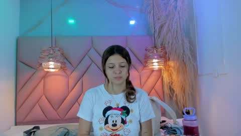 Snapshot of angelaa_cute chatting on December 16, 12:06 pm ANGELA online show from December 16, 12:06 pm