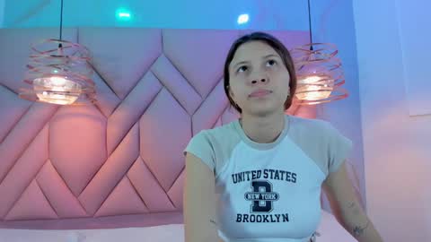Snapshot of angelaa_cute chatting on January 21, 12:07 pm ANGELA online show from January 21, 12:07 pm