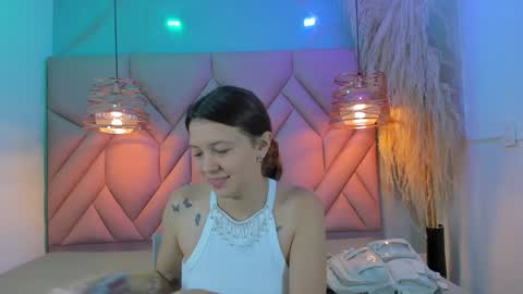 Snapshot of angelaa_cute chatting on December 27, 11:50 am ANGELA online show from December 27, 11:50 am