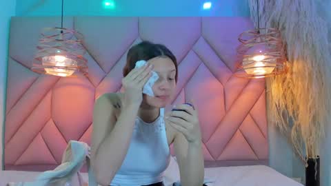 Snapshot of angelaa_cute chatting on January 12, 11:50 am ANGELA online show from January 12, 11:50 am