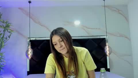 Snapshot of angelaa_cute chatting on September 15, 12:13 pm ANGELA online show from September 15, 12:13 pm