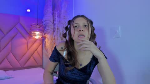 Snapshot of angelaa_cute chatting on February 3, 12:25 pm ANGELA online show from February 3, 12:25 pm