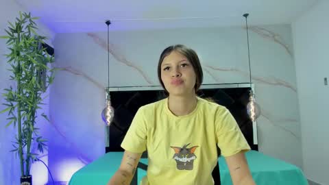 Snapshot of angelaa_cute chatting on September 10, 12:05 pm ANGELA online show from September 10, 12:05 pm