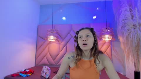 Snapshot of angelaa_cute chatting on February 5, 12:06 pm ANGELA online show from February 5, 12:06 pm