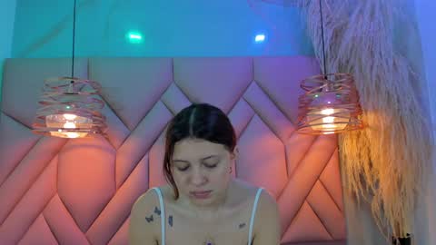 Snapshot of angelaa_cute chatting on December 24, 12:22 pm ANGELA online show from December 24, 12:22 pm