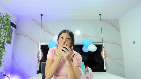 Snapshot of angelaa_cute chatting on September 24, 12:37 pm ANGELA online show from September 24, 12:37 pm