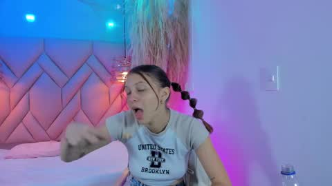 Snapshot of angelaa_cute chatting on February 12, 12:33 pm ANGELA online show from February 12, 12:33 pm