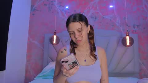 Snapshot of angelaa_cute chatting on February 13, 12:21 pm ANGELA online show from February 13, 12:21 pm