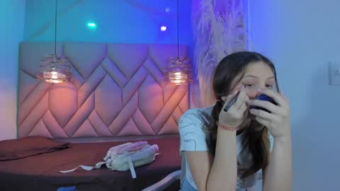 Snapshot of angelaa_cute chatting on February 7, 12:28 pm ANGELA online show from February 7, 12:28 pm
