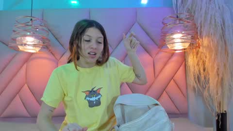 Snapshot of angelaa_cute chatting on December 28, 12:13 pm ANGELA online show from December 28, 12:13 pm