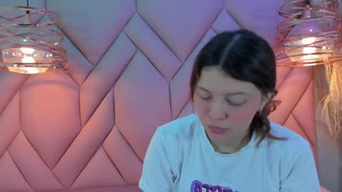 Snapshot of angelaa_cute chatting on January 25, 12:08 pm ANGELA online show from January 25, 12:08 pm